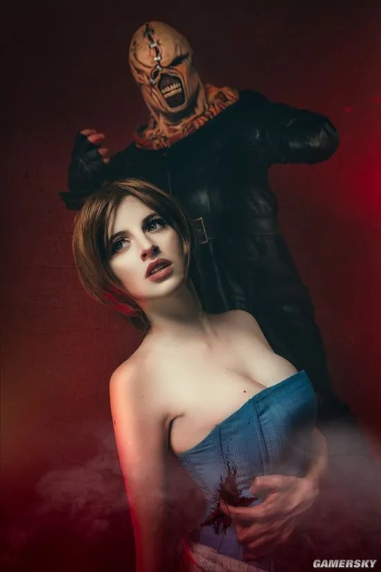 《生化危机3》吉尔COS 性感短裙大战追踪者