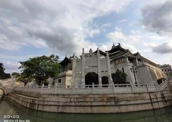 魅族17和17pro哪个值得买_魅族17和17pro区别