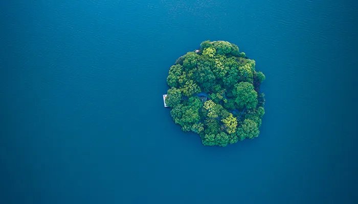 水漫金山的故事发生在浙江的什么地方