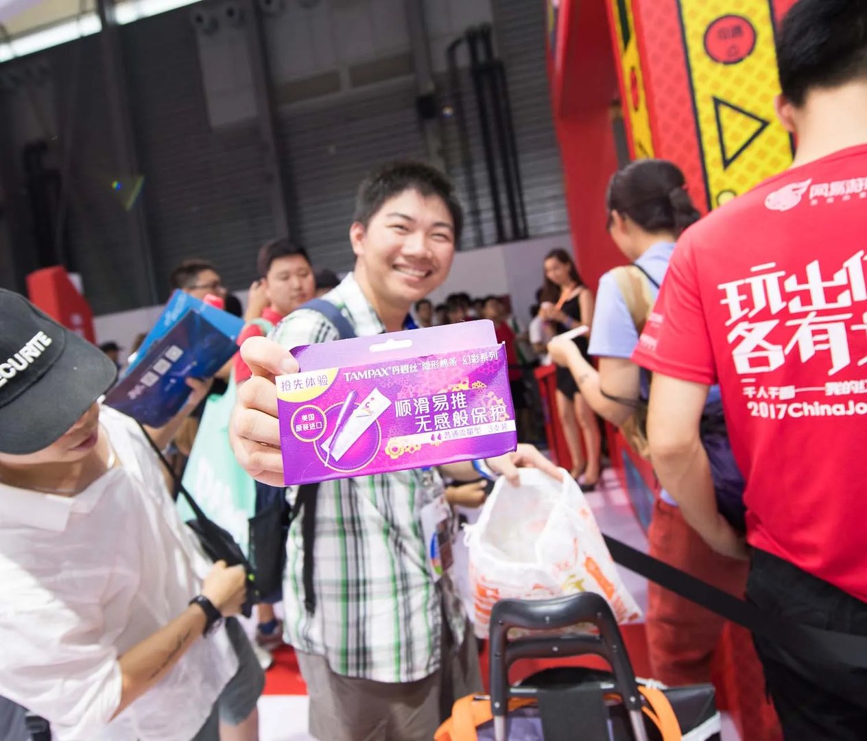 真人娃娃机到底有多好玩?不看SG只求当个娃娃夹走福利