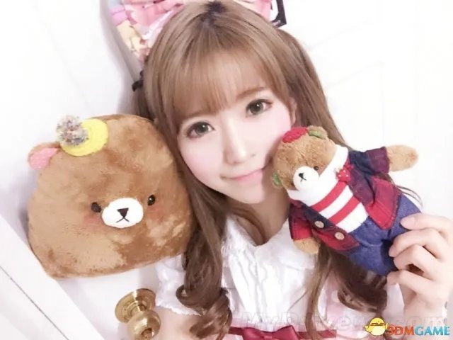 韩国清纯女孩爆红网络 网友感叹韩国医生医术精湛