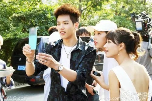 宋威龙是弯的喜欢男人 宋威龙和王以纶床戏 王以纶宋威龙为什么亲