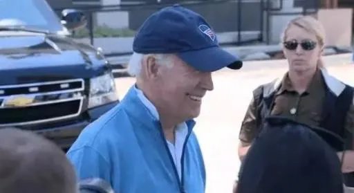 拜登评价特朗普嫌犯照是帅哥 网友：杀伤力不大，侮辱性极强