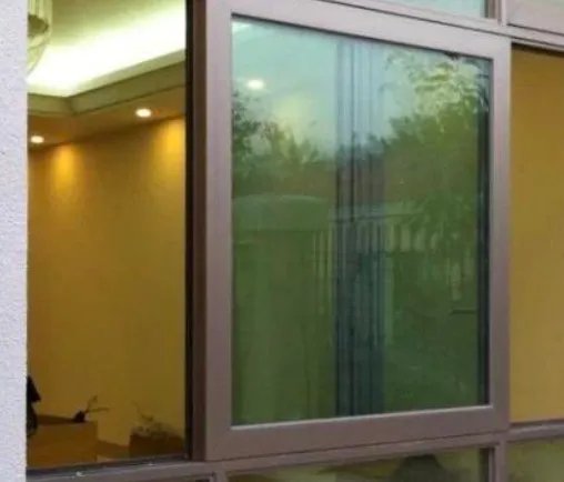 玻璃上有油漆怎么处理