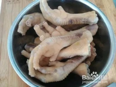 无骨鸡爪怎么去骨？用嘴啃吗？