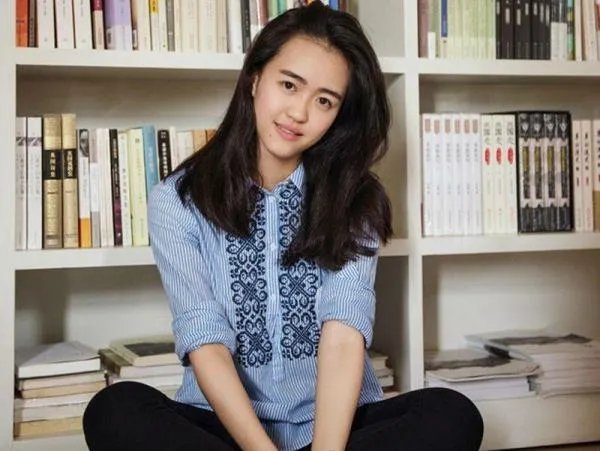 韩雪在一档节目中说，如果来不及化妆就涂点口红，口红真的如此重要？