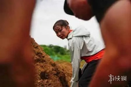 江西阿姨放弃广场舞上堤抗洪 这才是乘风破浪的姐姐