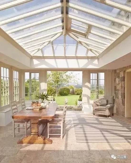 花园里有一间阳光房,美了这个灿烂的季节