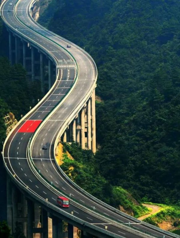 江苏一司机走贵州高速被吓出恐高症,这究竟是怎么回事?