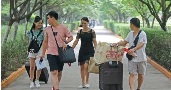 如何适应大学生活？