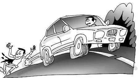 被老天怜悯的人！男子10秒内死里逃生2次竟然只是轻伤，当时情况如何？