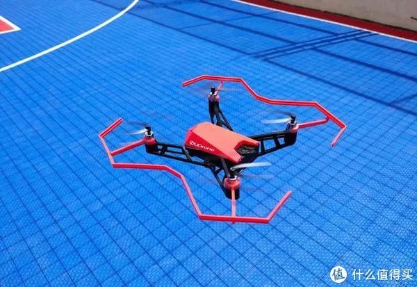 靠意念飞行到底有多玄乎？亲身体验UDrone意念无人机