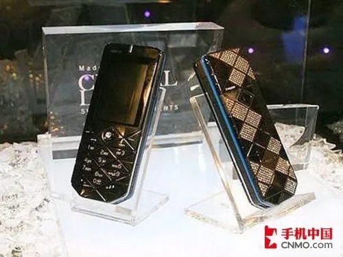 诺基亚7500Prism闪亮水晶版跌破2K大关