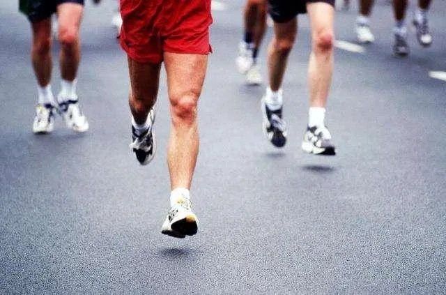 为何马拉松赛这么多猝死的情况？