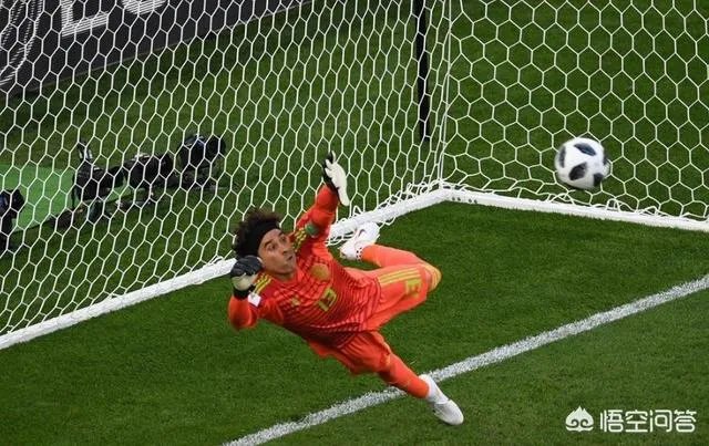 奥乔亚在世界杯赛场上表现惊人，但是为什么有的豪门俱乐部对他却不感兴趣？