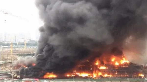 成都在建工地发生大火是什么情况？