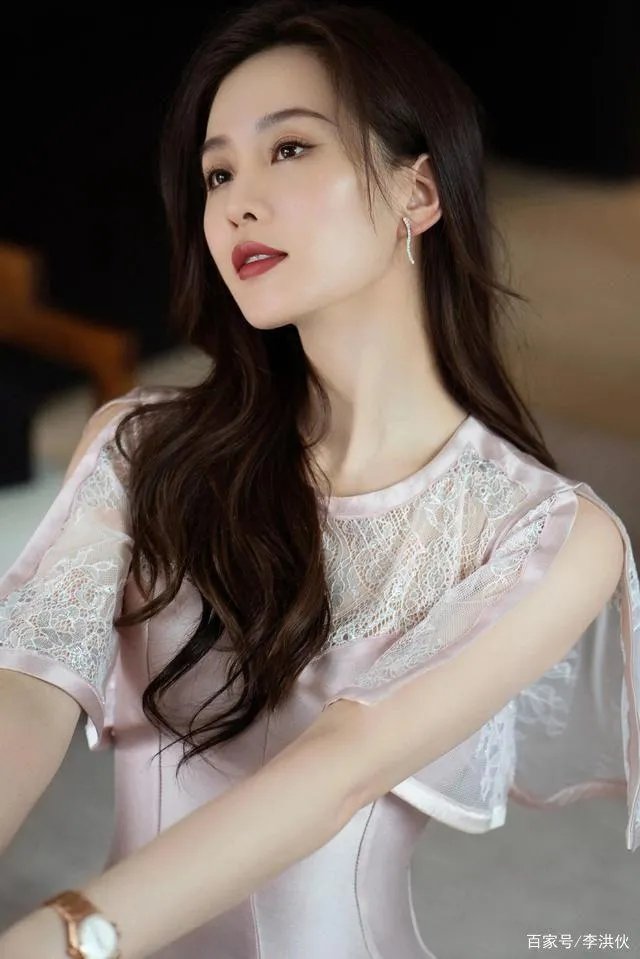 又胜诉了!刘诗诗名誉权案新进展,被告要赔她6万元,已登报道歉,为什么?