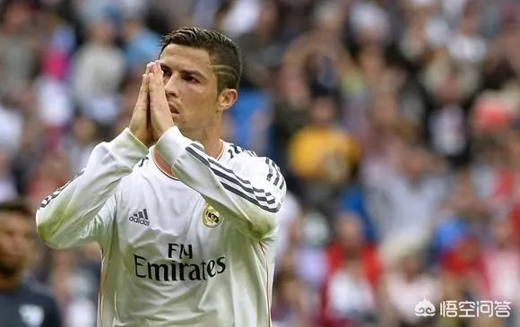 c罗队友进球为啥举手