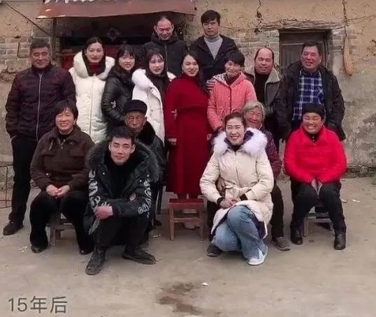 兄弟姐妹7人还原老照片场景