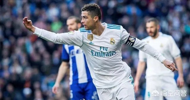 c罗队友进球为啥举手