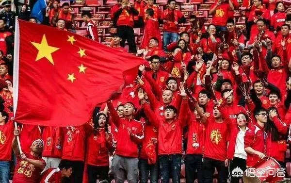 如何评价亚洲杯男足取得首胜后，中国球迷赛后主动清理观众席垃圾的行为？