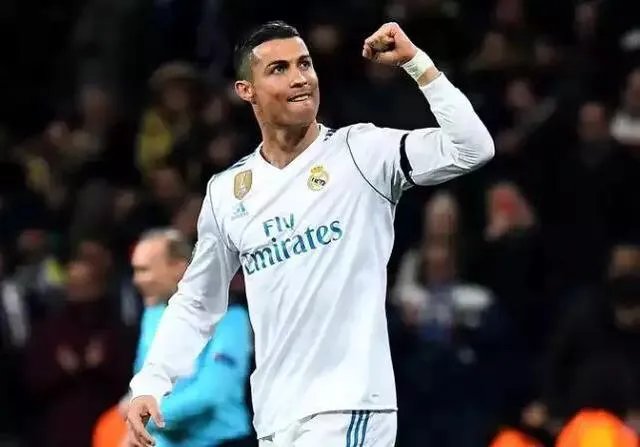 c罗队友进球为啥举手