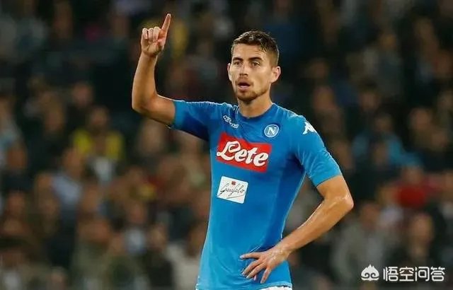 据报道曼联今年夏天转会市场准备再花三个亿，你觉得他们最需要补强的位置是哪里？