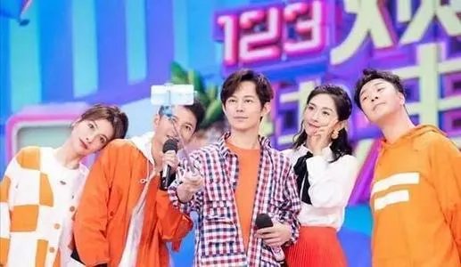 天涯八卦何炅私下人品 何炅收礼事件始末收礼现场曝光动作熟练