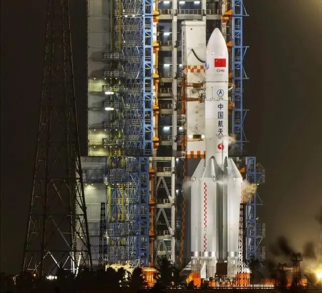 长征五号在点火指令下达后，为什么延迟了几秒才点火？