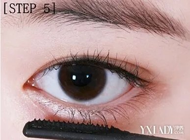 郑爽白袜制服清新清淡学生妆超显嫩