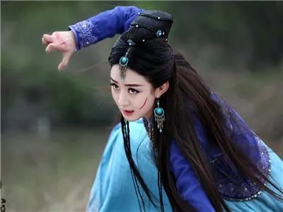 赵丽颖何炅节目中语言动作亲密，赵丽颖是否喜欢何炅老师？