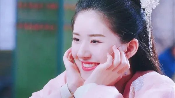 赵露思、罗一舟《后浪》杀青剧照曝出，这部剧讲述了什么故事？