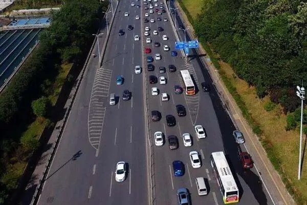 端午高速公路不免费，为何说”不免费“才是正确的？