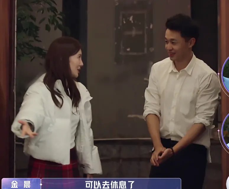 金晨刚见男嘉宾,就被李斯丹妮和沈梦辰逼问,是不是不礼貌?