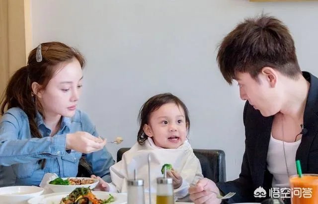 李小璐微博背景墙换成与贾乃亮的婚纱照，两人真的要复合吗？