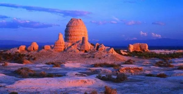 从兰州到敦煌自驾，沿途有哪些必去的景点