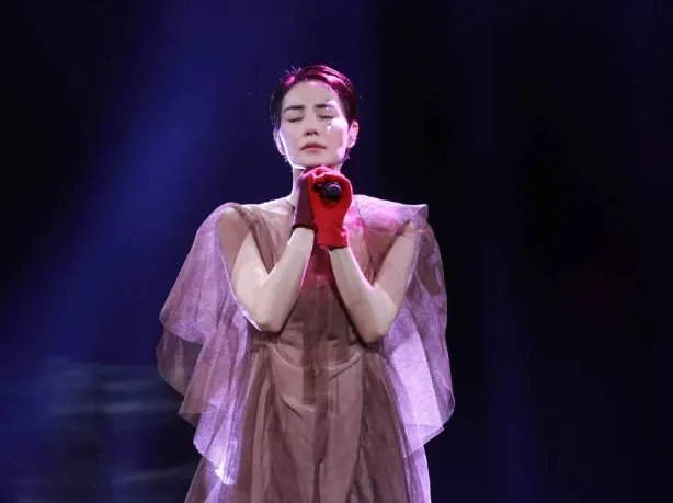 谢霆锋不再隐瞒，坦言与王菲的感情现状，离开张柏芝的他后悔了吗？