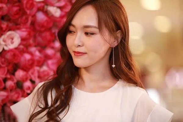 迟早逆生长的女生，脸上会有这3个缺陷，长大后会开挂？