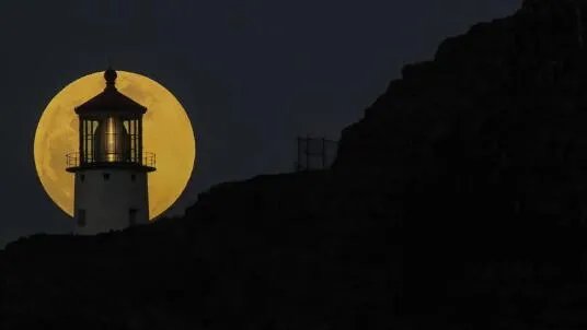 超级红月亮“邂逅”月全食 2021超级红月亮高清图集