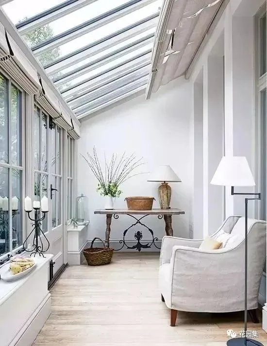花园里有一间阳光房,美了这个灿烂的季节
