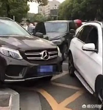 杭宁高速长兴段奔驰车狂飙逼停大巴救下40多人, 你怎么看？