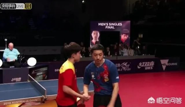 许昕最后一击战胜王楚钦瞬间，为何摸着自己的后脑勺直摇头，如何解读这一举动？