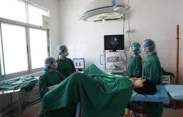 郑州怀八胞胎女子年仅18岁,她为何这么小就怀孕了?