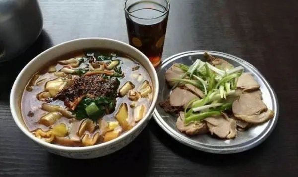 从兰州到敦煌自驾，沿途有哪些必去的景点