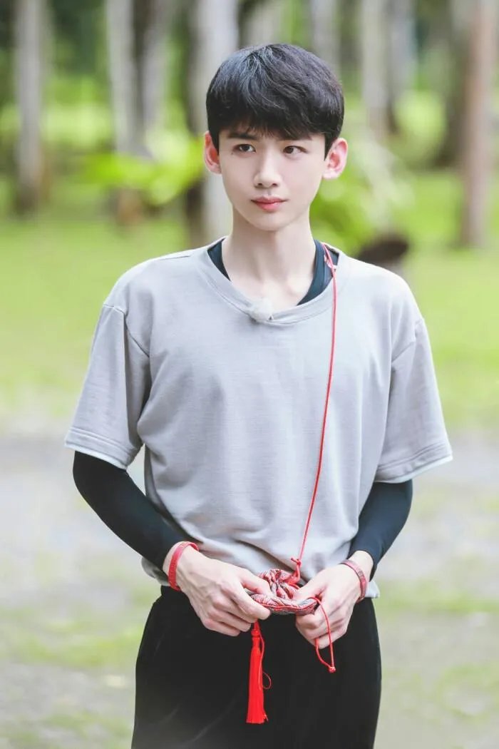 白敬亭又一新剧《8090》官宣定档，他在这部剧里出演了一个怎样的角色？