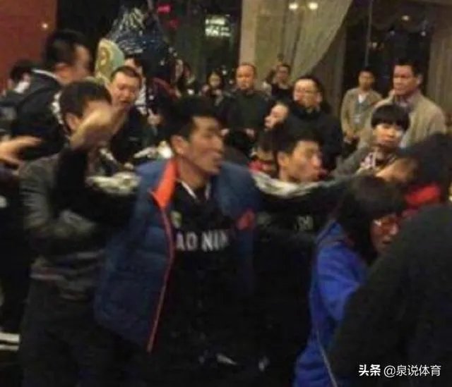 辽篮当初输掉总决赛之后,为什么会跟场外的四川球迷发生冲突?