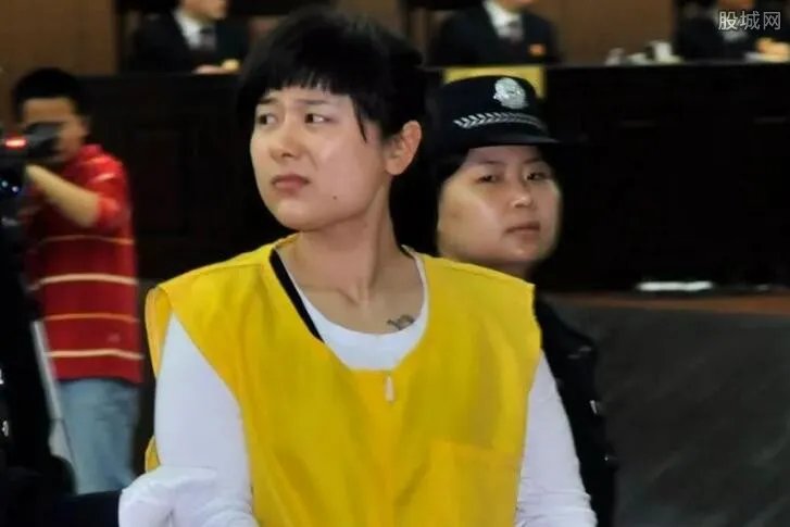 吴英减刑案宣判 亿万富豪做了什么事要遭牢狱之灾呢？