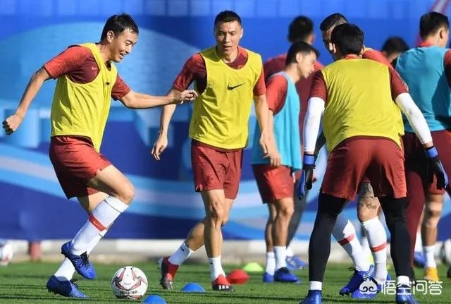 如何评价亚洲杯男足取得首胜后，中国球迷赛后主动清理观众席垃圾的行为？