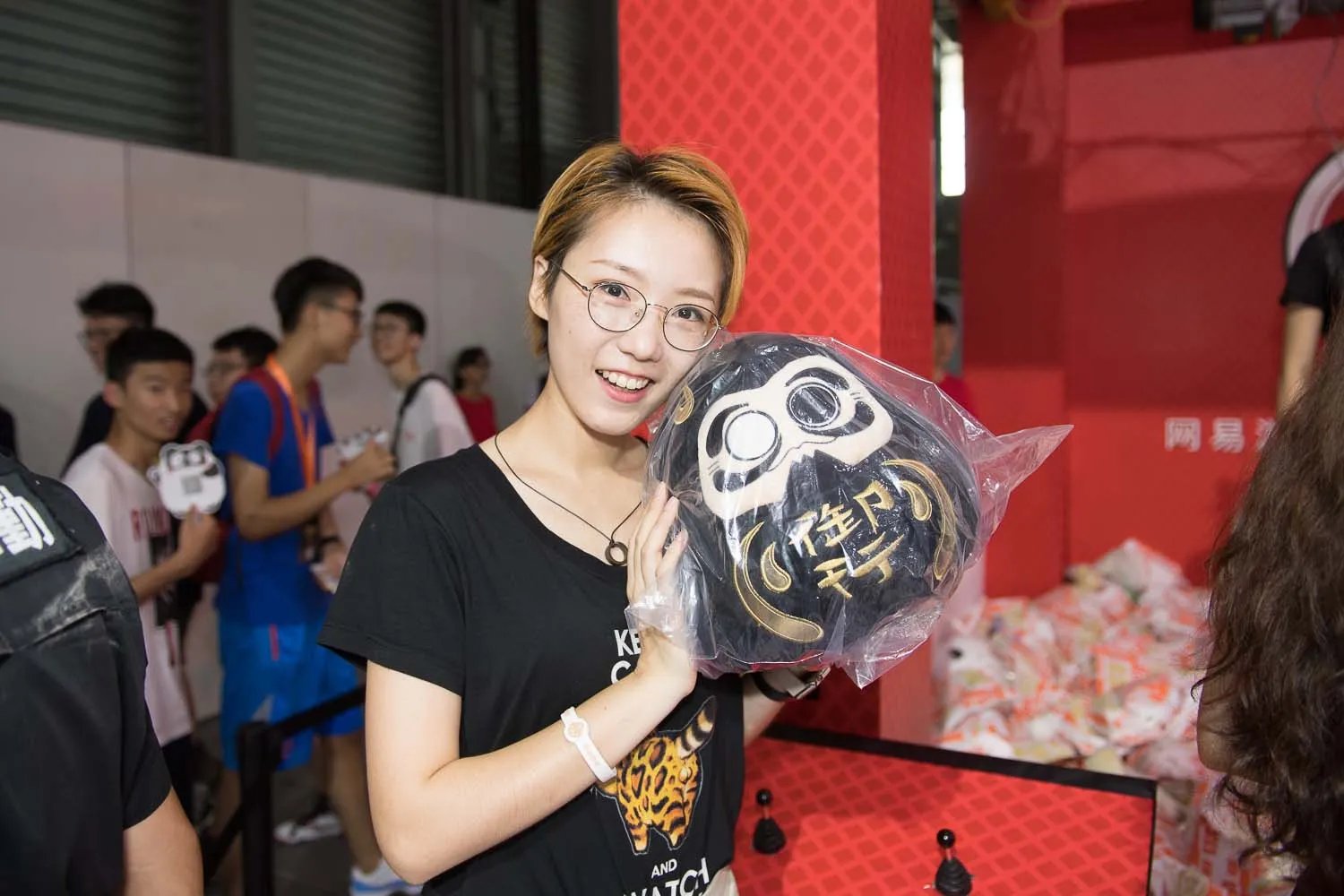 真人娃娃机到底有多好玩?不看SG只求当个娃娃夹走福利