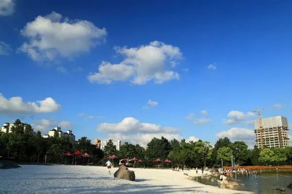 蓝天白云好心情的短语有什么？